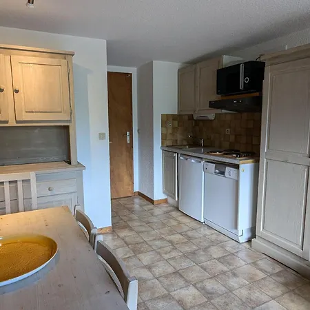Duplex 4 Pieces Avec Garage Et Balcon, Centre Village De La Clusaz, Proche Commodites Et Pistes Ski - Fr-1-459-174